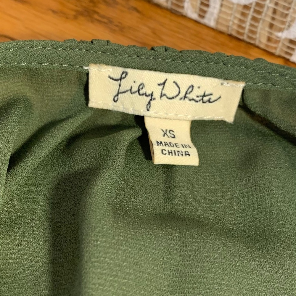 Lily White Cross-Tie Blouse Gathered Short Sleeve - Picture 4 of 15